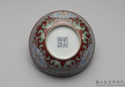 图片[3]-Bowl with floral decoration in red ground of yangcai painted enamels, Qing dynasty, Yongzheng reign (1723-1735)-China Archive